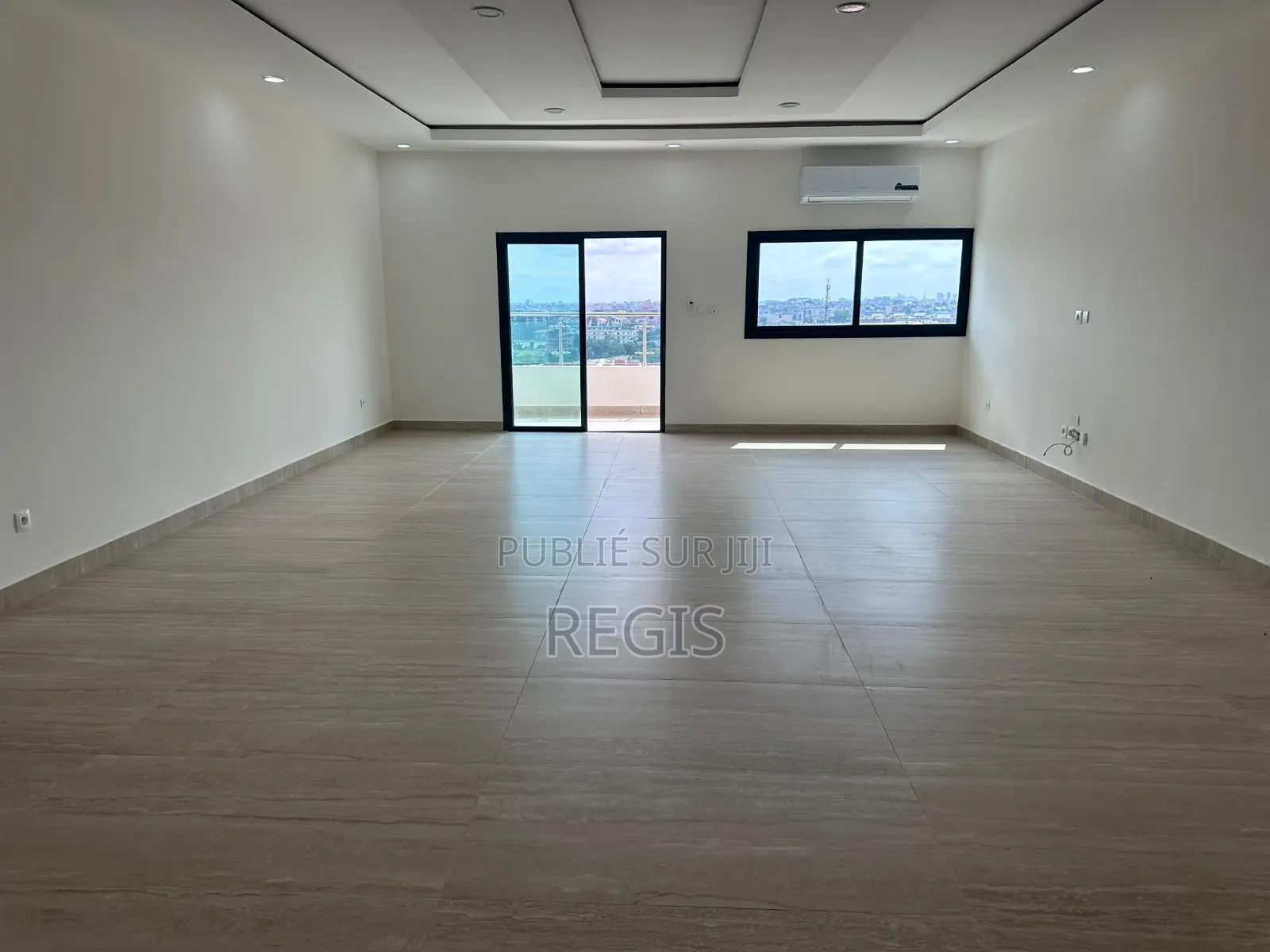2chbre Appartement dans Regis, Cocody à Louer