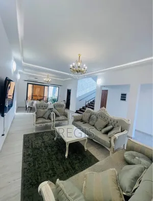 Meublé 5chbre Maison dans Regis, Cocody à Louer