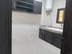 2chbre Appartement dans Regis, Cocody à Louer