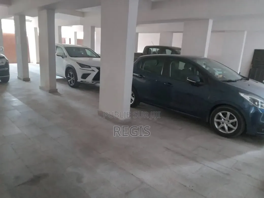 2chbre Appartement dans Regis, Cocody à Louer