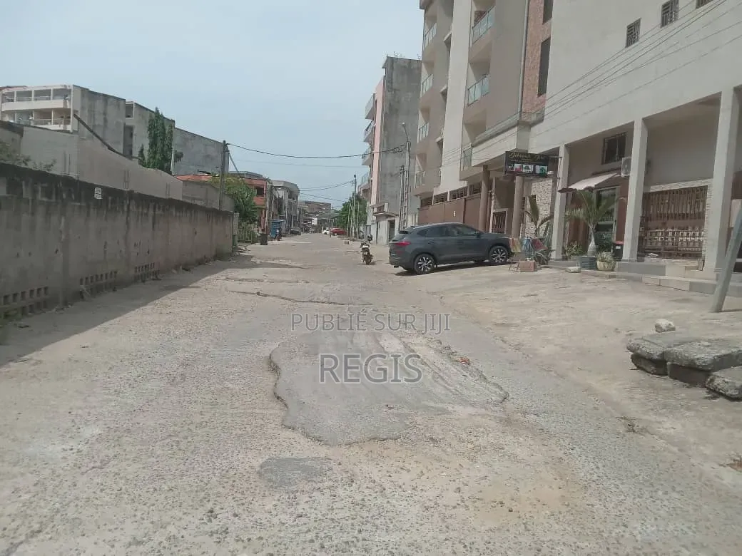 2chbre Appartement dans Regis, Cocody à Louer