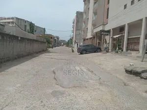 2chbre Appartement dans Regis, Cocody à Louer