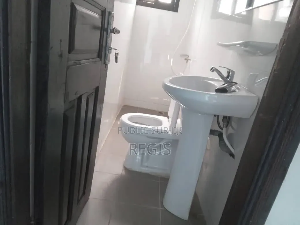 2chbre Appartement dans Regis, Cocody à Louer