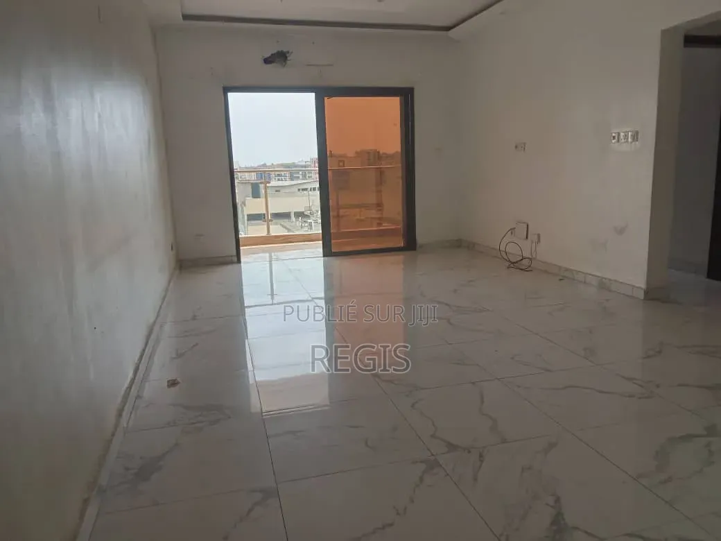 2chbre Appartement dans Regis, Cocody à Louer