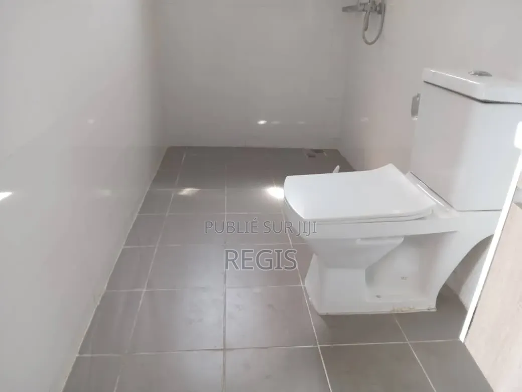 2chbre Appartement dans Regis, Cocody à Louer