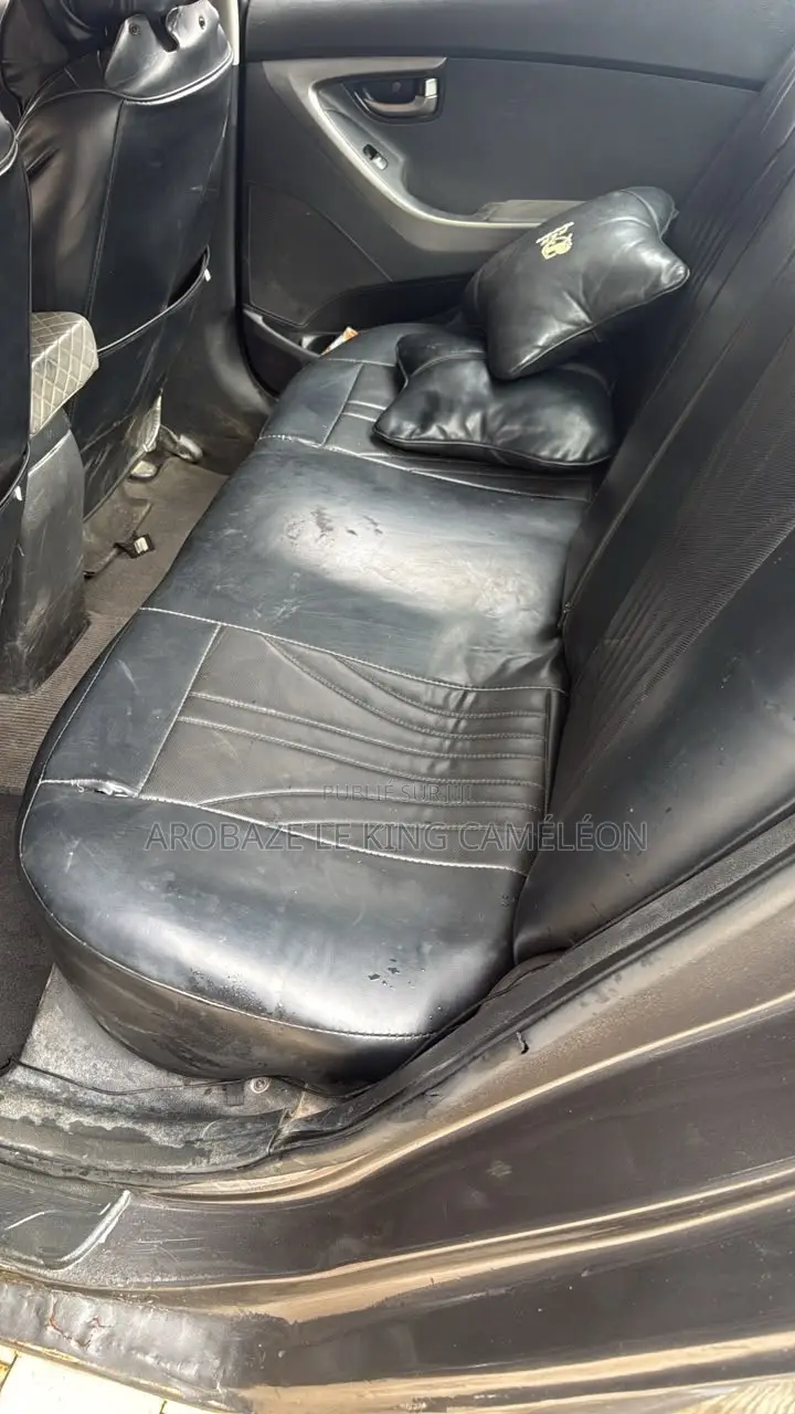 Hyundai Elantra Limited 4dr Sedan (1.8L 4cyl 6A) 2014 Gris