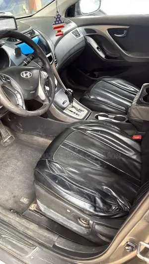 Hyundai Elantra Limited 4dr Sedan (1.8L 4cyl 6A) 2014 Gris