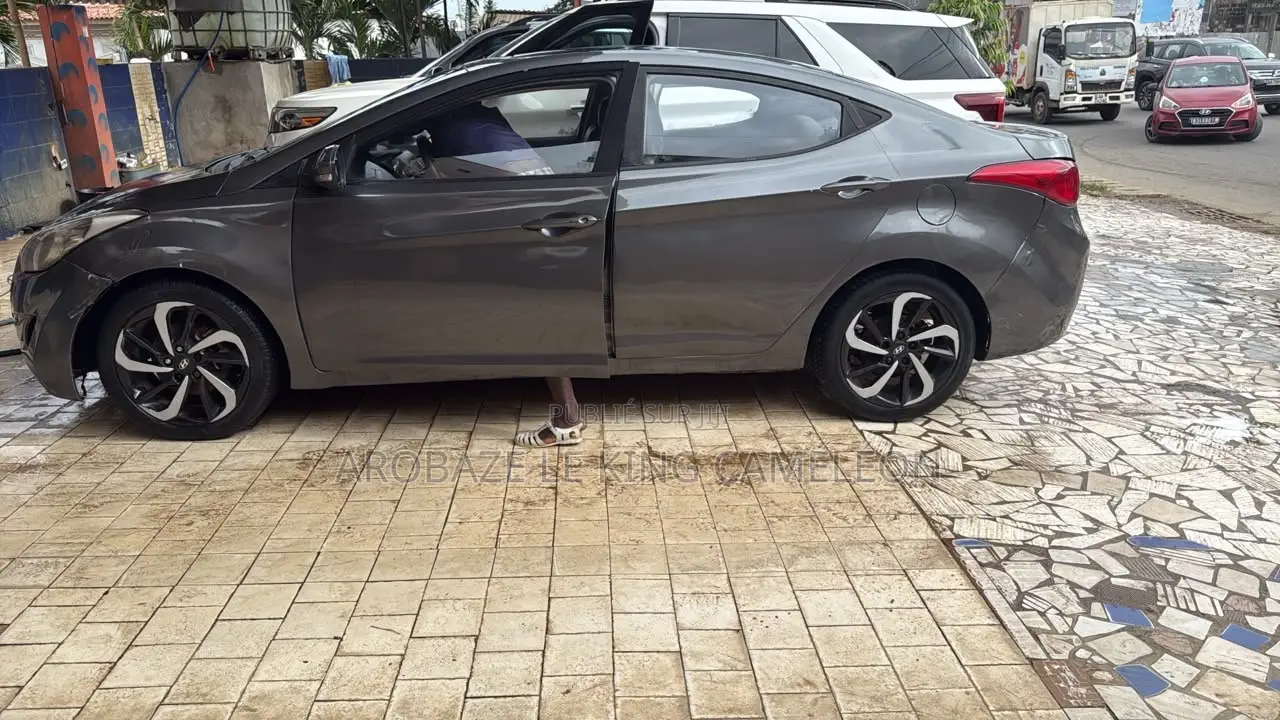 Hyundai Elantra Limited 4dr Sedan (1.8L 4cyl 6A) 2014 Gris