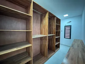 5chbre Duplex dans Regis, Cocody à Louer