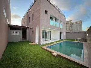 5chbre Duplex dans Regis, Cocody à Louer