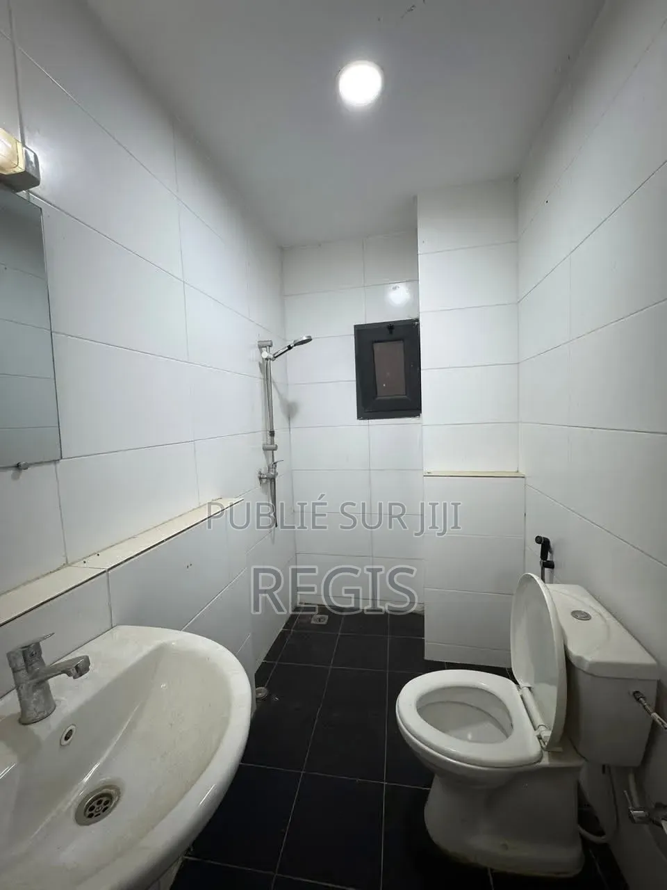 5chbre Duplex dans Regis, Cocody à Louer