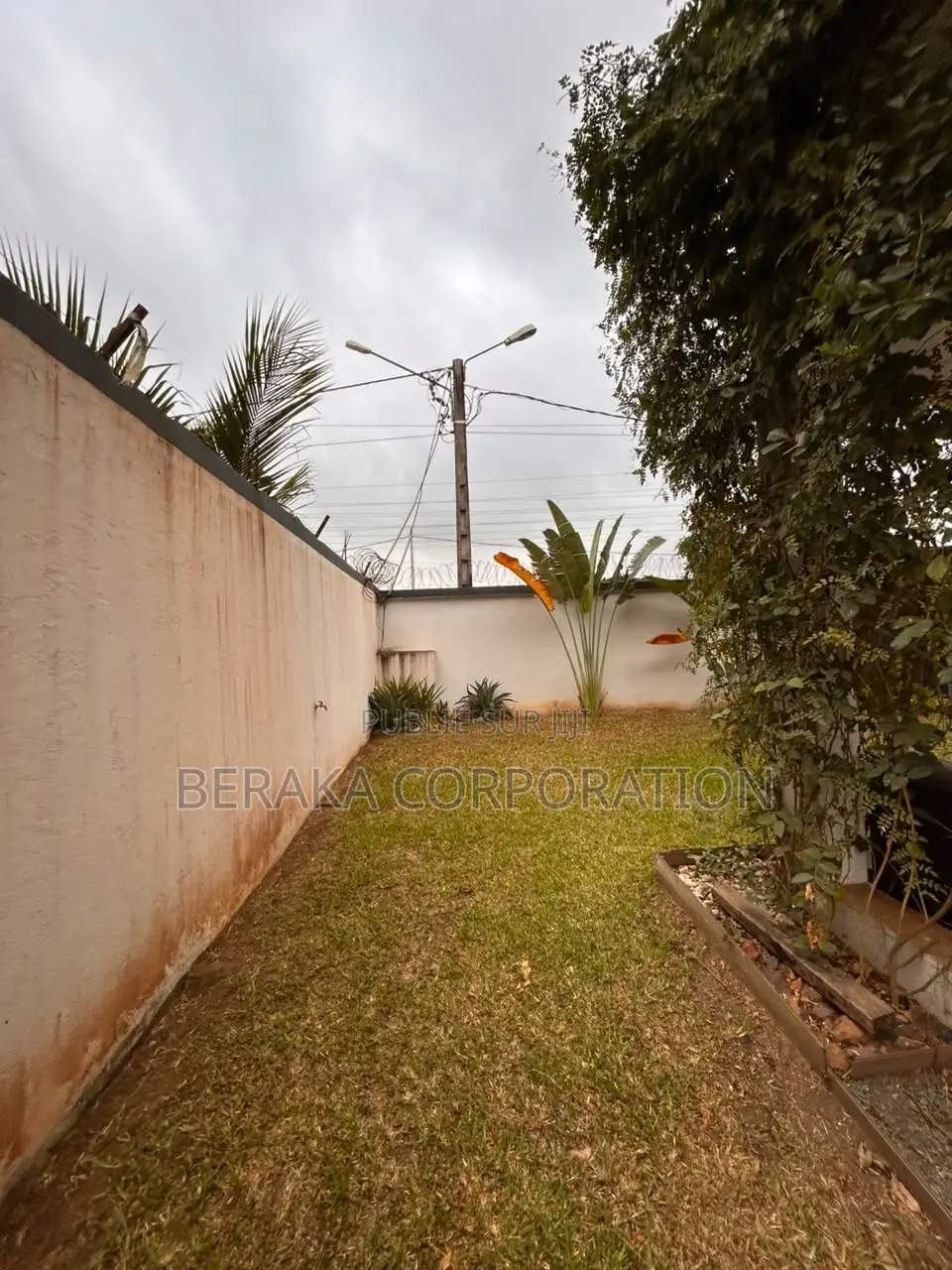 6chbre Duplex dans Beraka Corporation, Bingerville à Louer