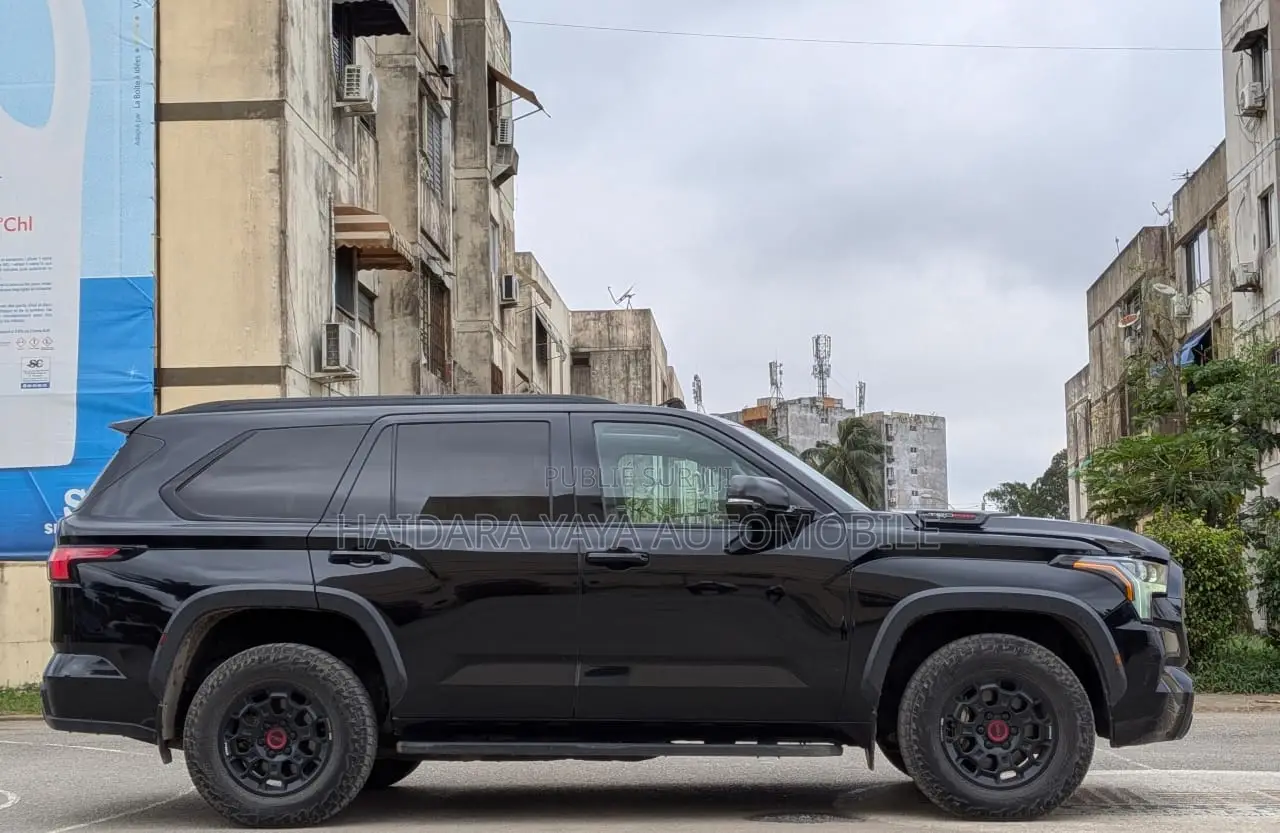Toyota Sequoia 2025 Noir