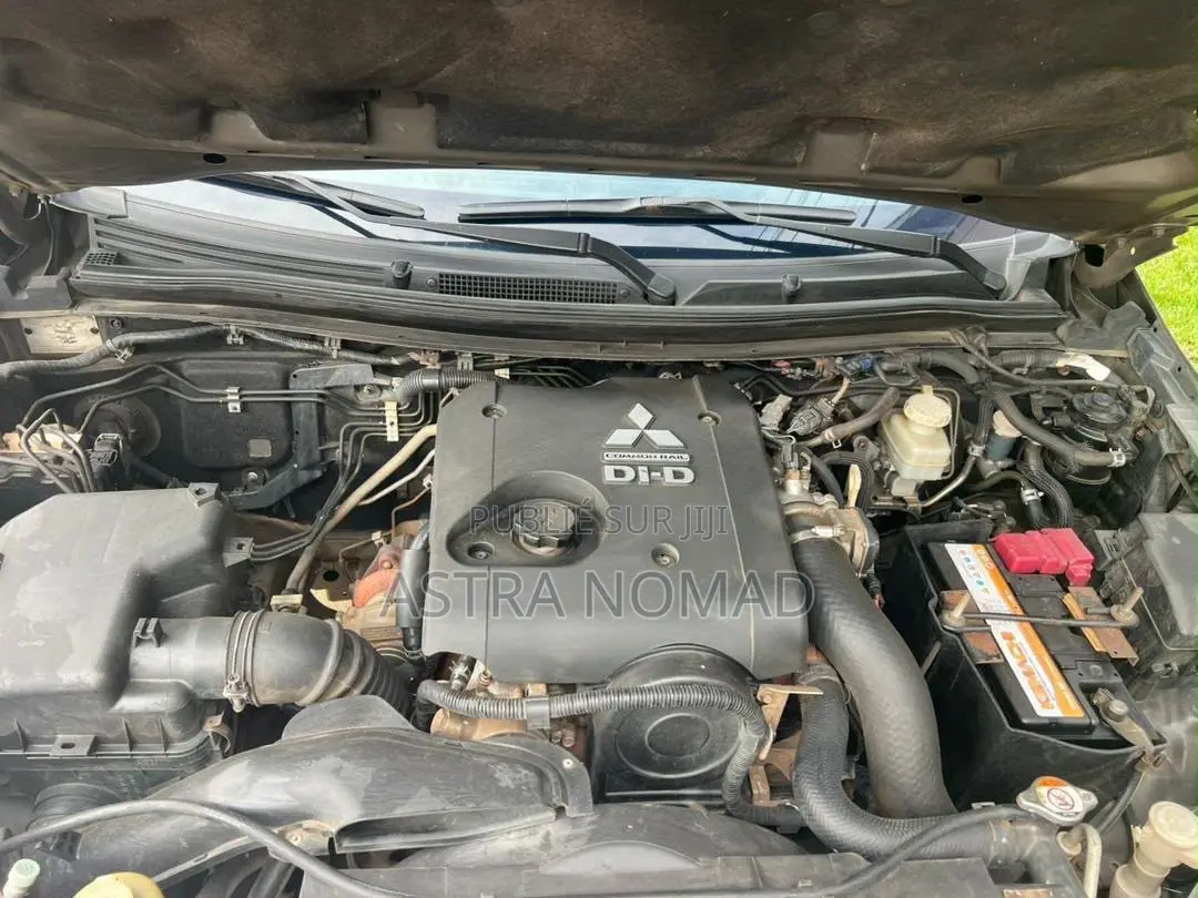 Mitsubishi L200 2018 Gris