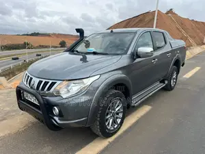 Mitsubishi L200 2018 Gris