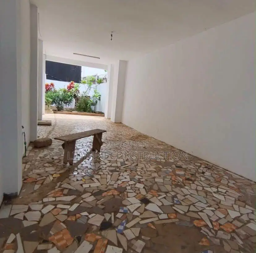 3chbre Villa dans Cocody à Vendre
