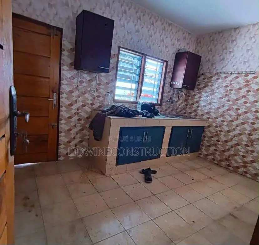 3chbre Villa dans Cocody à Vendre