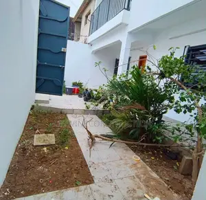 3chbre Villa dans Cocody à Vendre