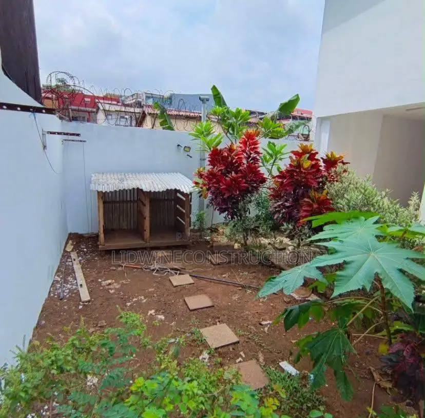 3chbre Villa dans Cocody à Vendre