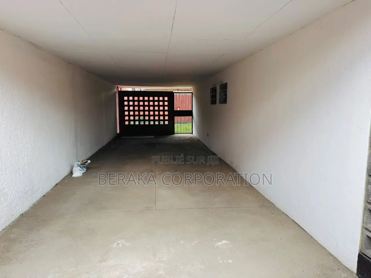 3chbre Villa dans Beraka Corporation, Cocody à Louer
