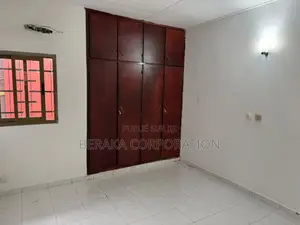 3chbre Villa dans Beraka Corporation, Cocody à Louer