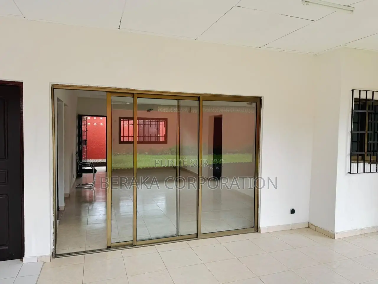3chbre Villa dans Beraka Corporation, Cocody à Louer