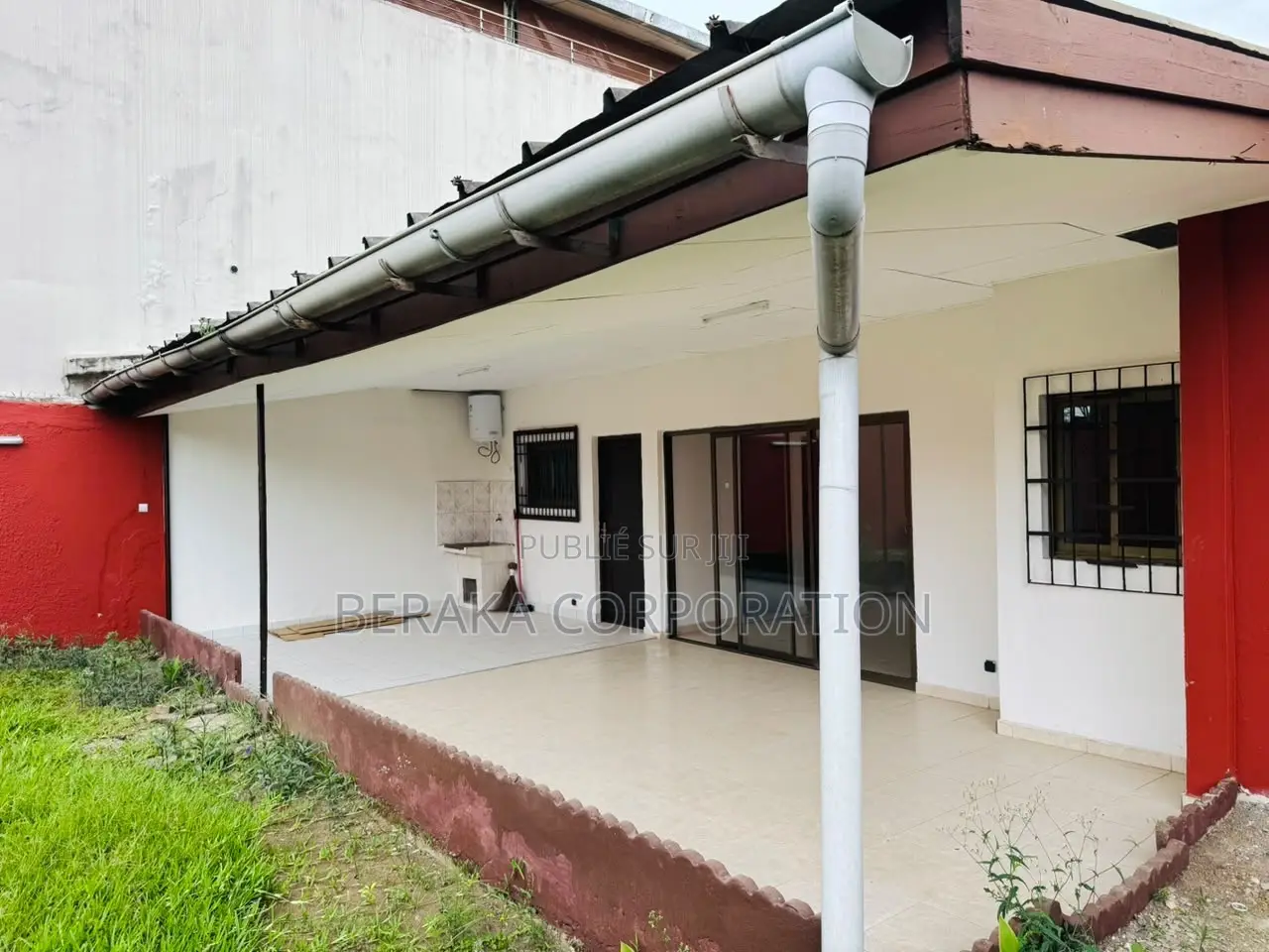 3chbre Villa dans Beraka Corporation, Cocody à Louer