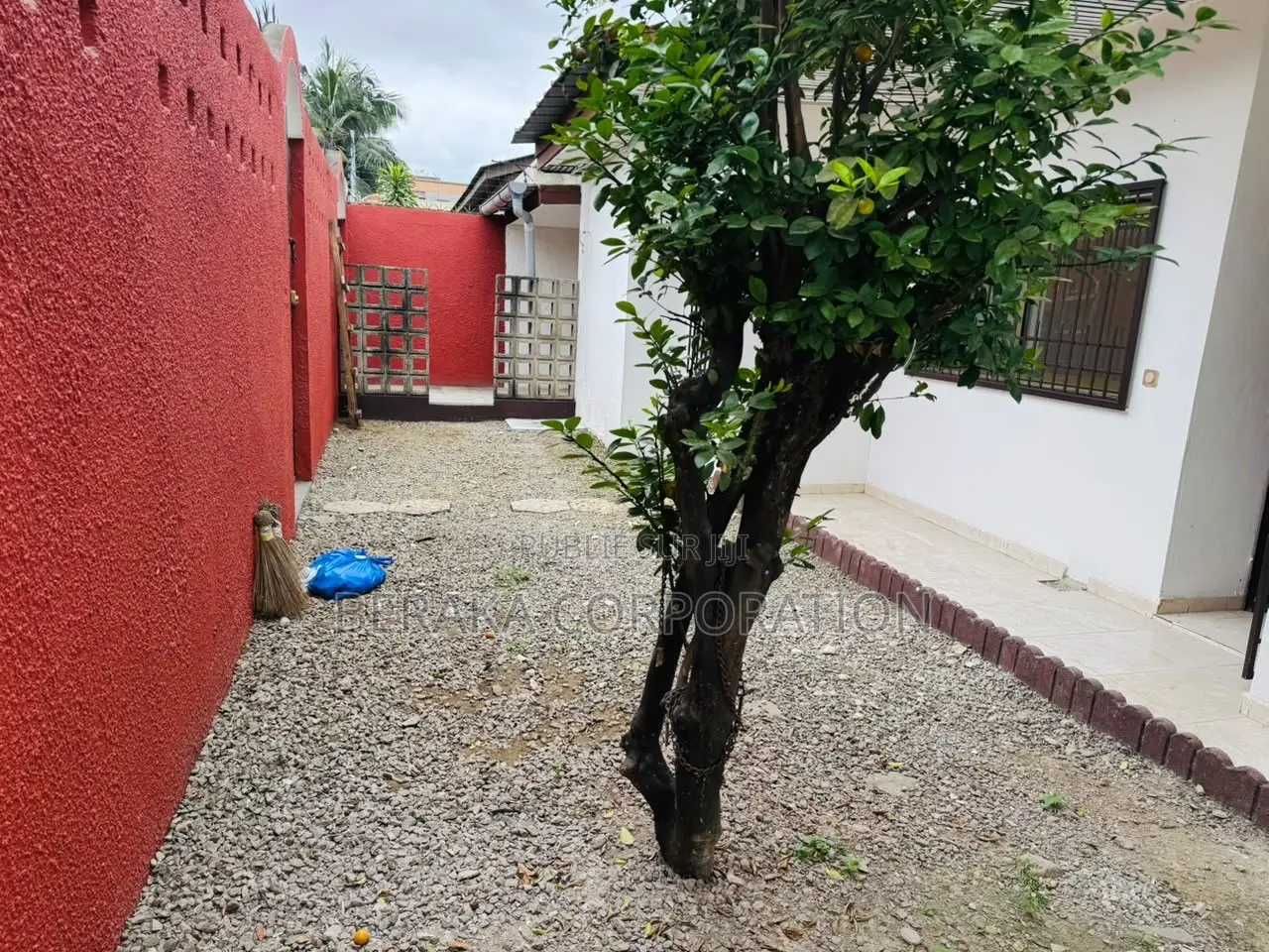 3chbre Villa dans Beraka Corporation, Cocody à Louer