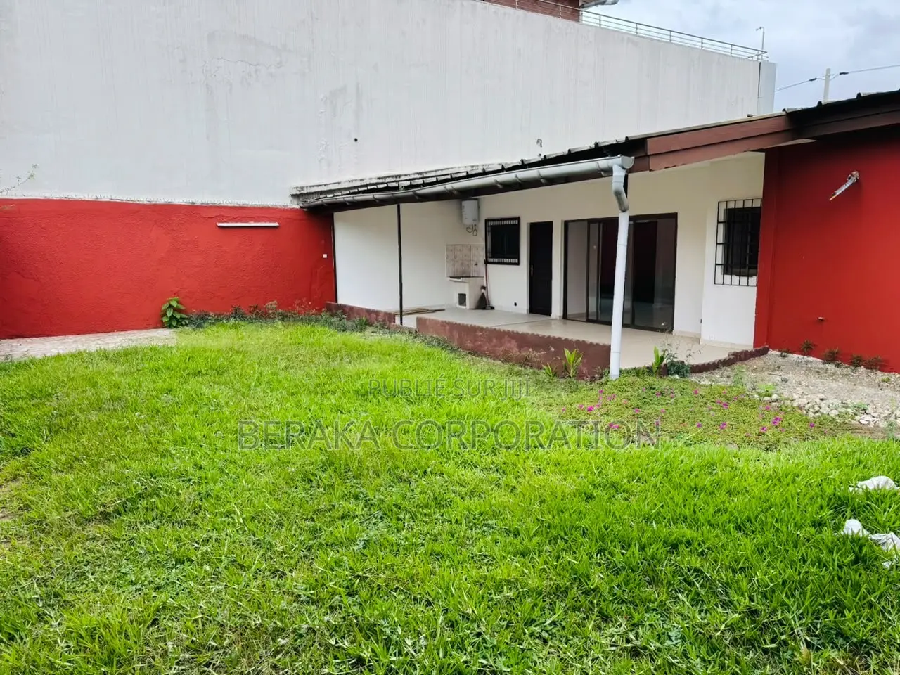 3chbre Villa dans Beraka Corporation, Cocody à Louer