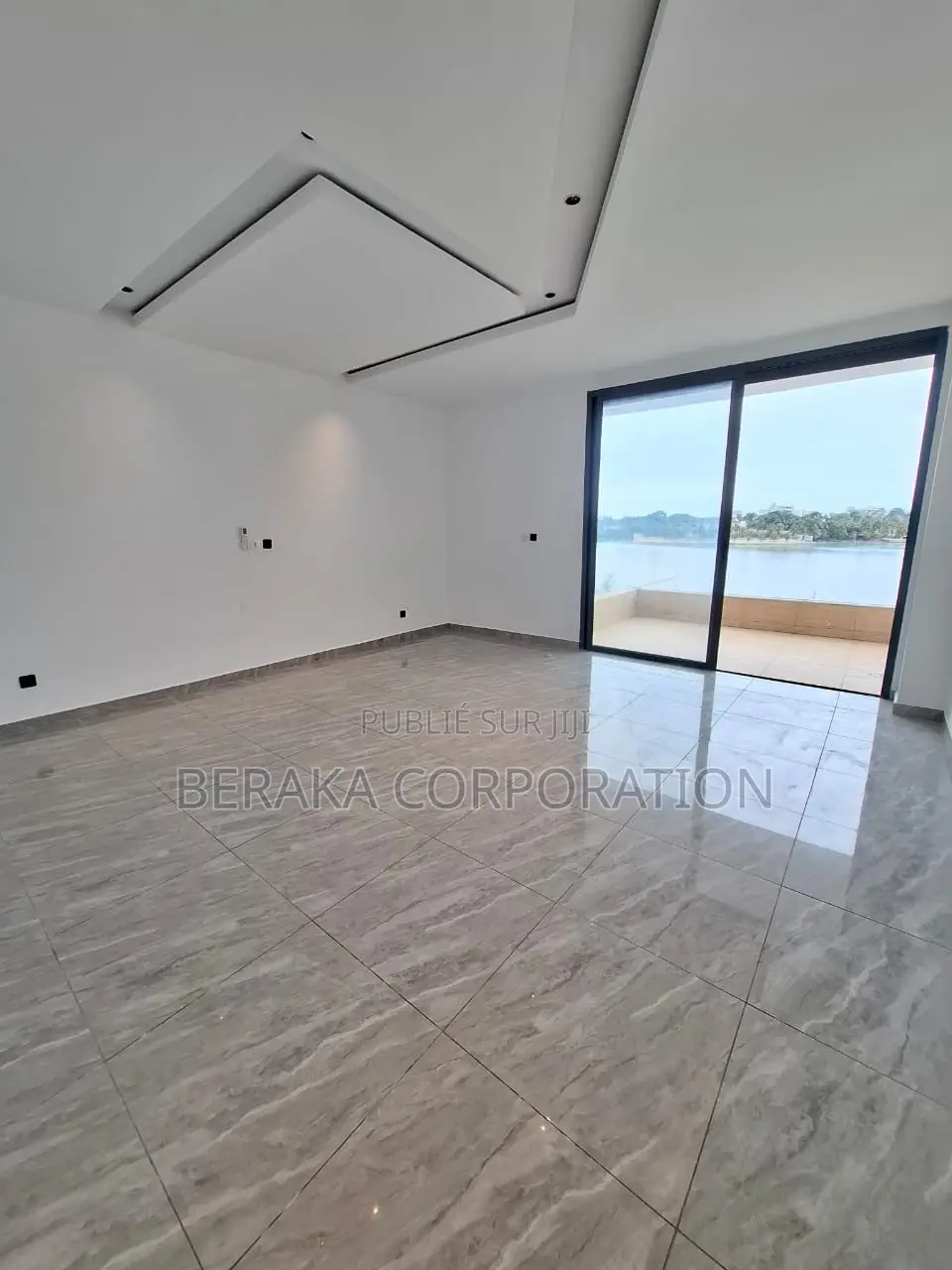 6chbre Villa dans Beraka Corporation, Cocody à Louer