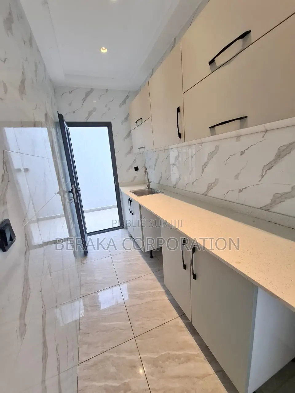 6chbre Villa dans Beraka Corporation, Cocody à Louer