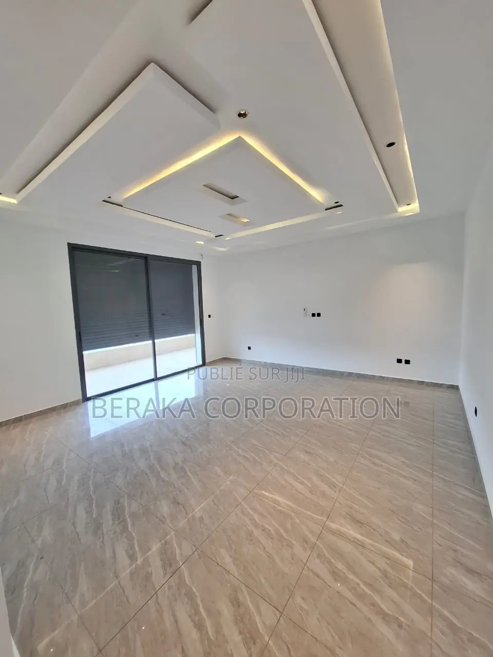 6chbre Villa dans Beraka Corporation, Cocody à Louer