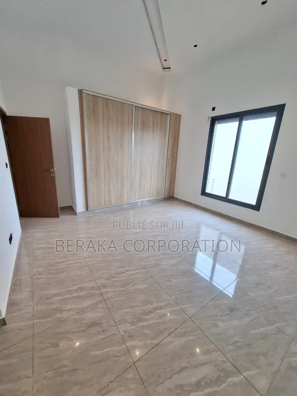 6chbre Villa dans Beraka Corporation, Cocody à Louer