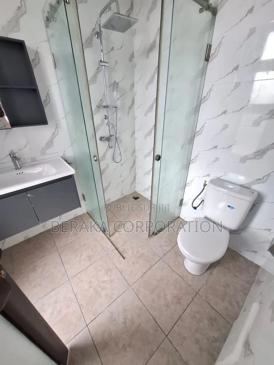 6chbre Villa dans Beraka Corporation, Cocody à Louer