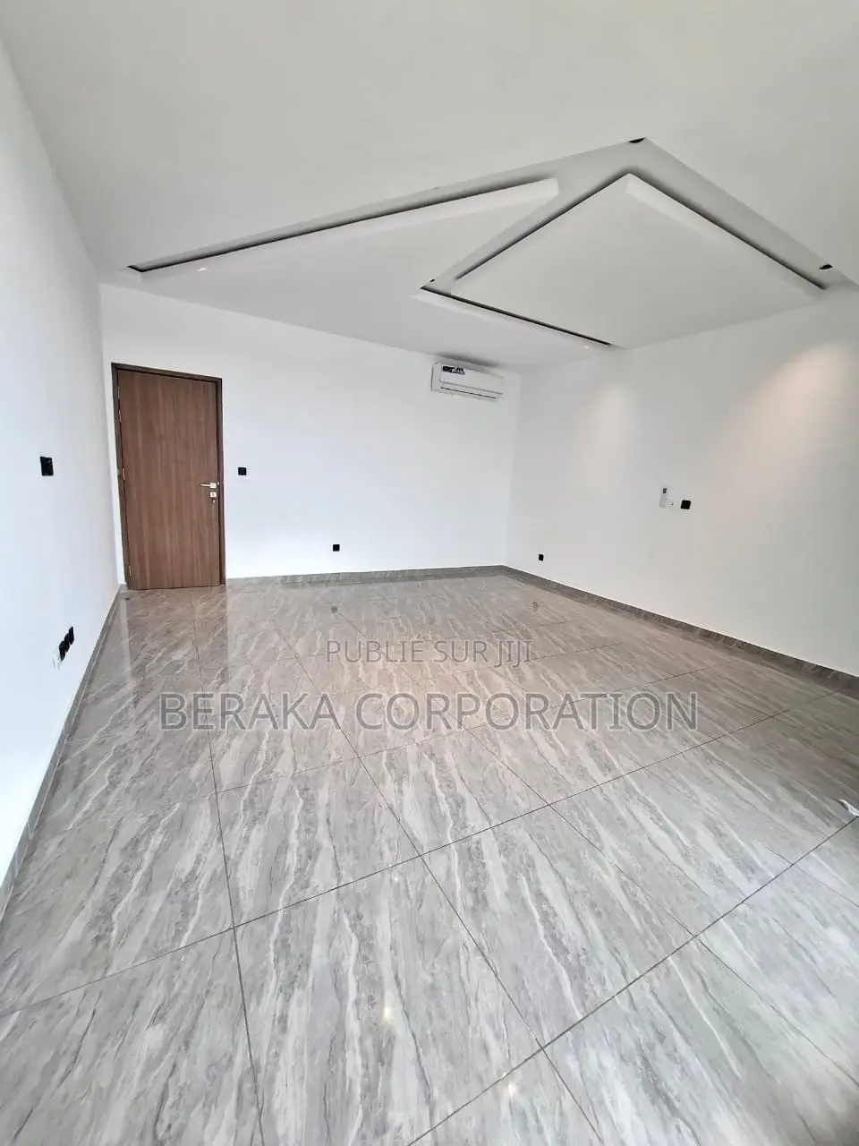 6chbre Villa dans Beraka Corporation, Cocody à Louer