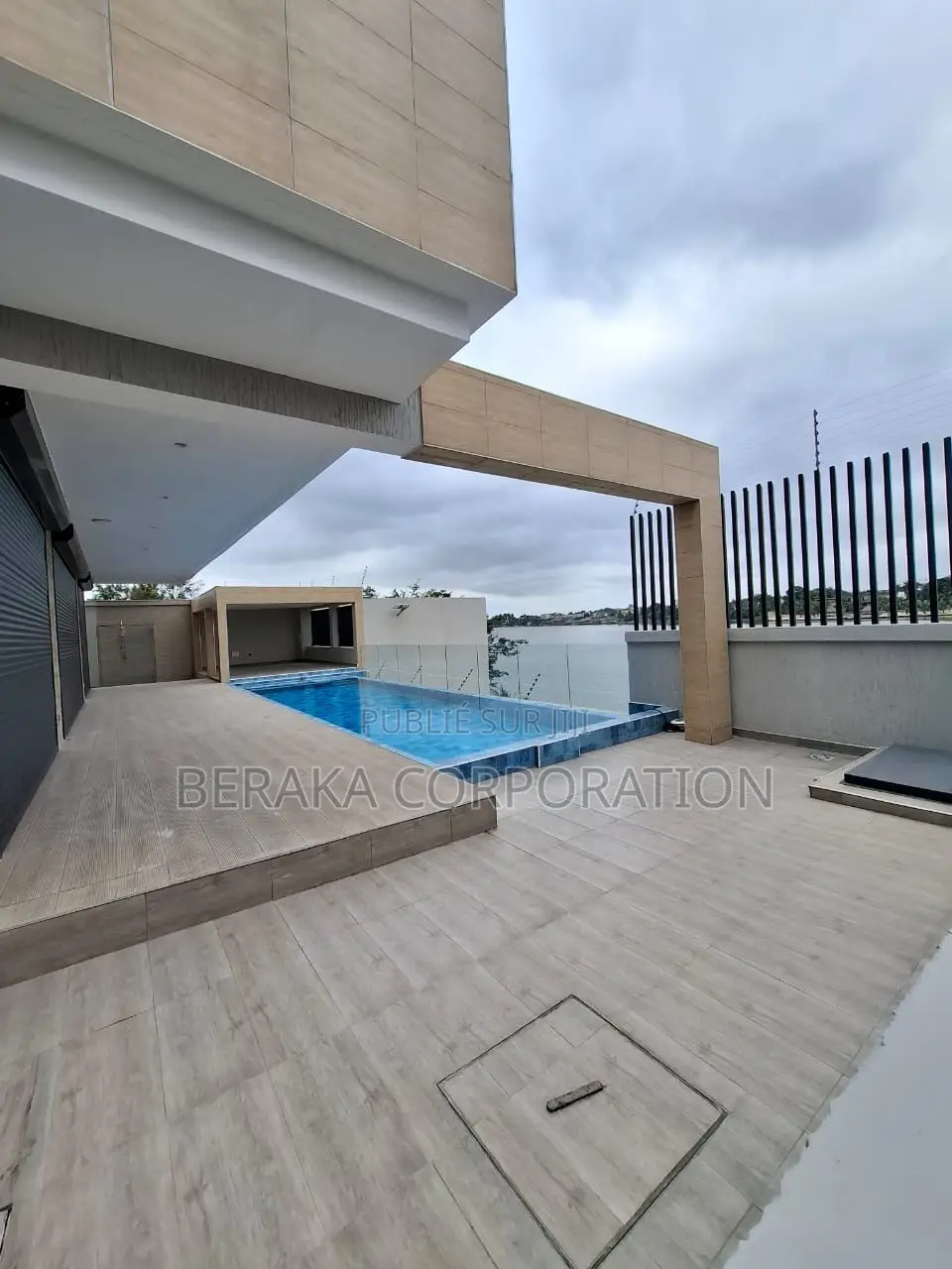 6chbre Villa dans Beraka Corporation, Cocody à Louer