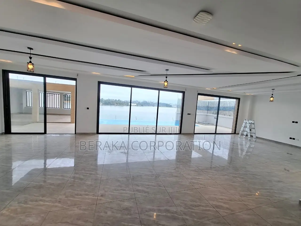 6chbre Villa dans Beraka Corporation, Cocody à Louer