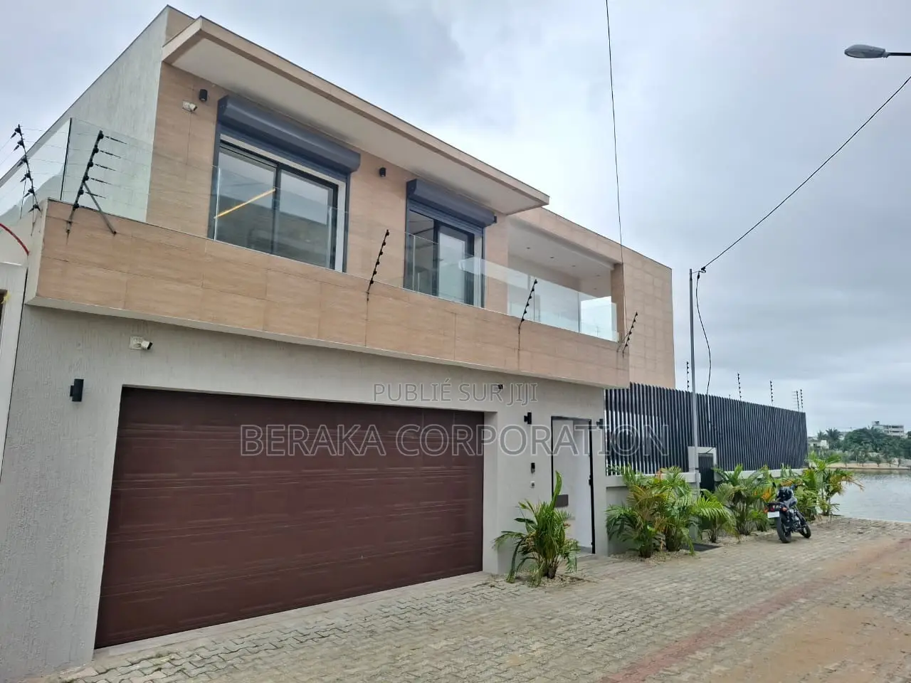 6chbre Villa dans Beraka Corporation, Cocody à Louer