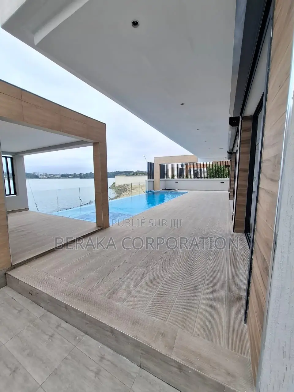 6chbre Villa dans Beraka Corporation, Cocody à Louer