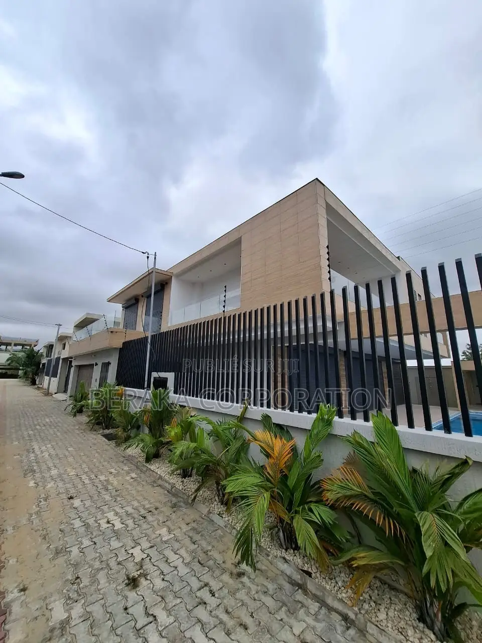 6chbre Villa dans Beraka Corporation, Cocody à Louer