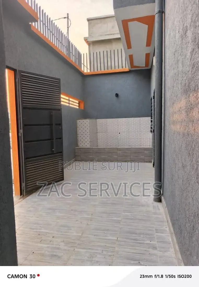 4chbre Duplex dans Zac Services, Cocody à Vendre
