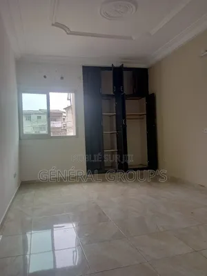 2chbre Appartement dans Boga Hugues, Cocody à Louer