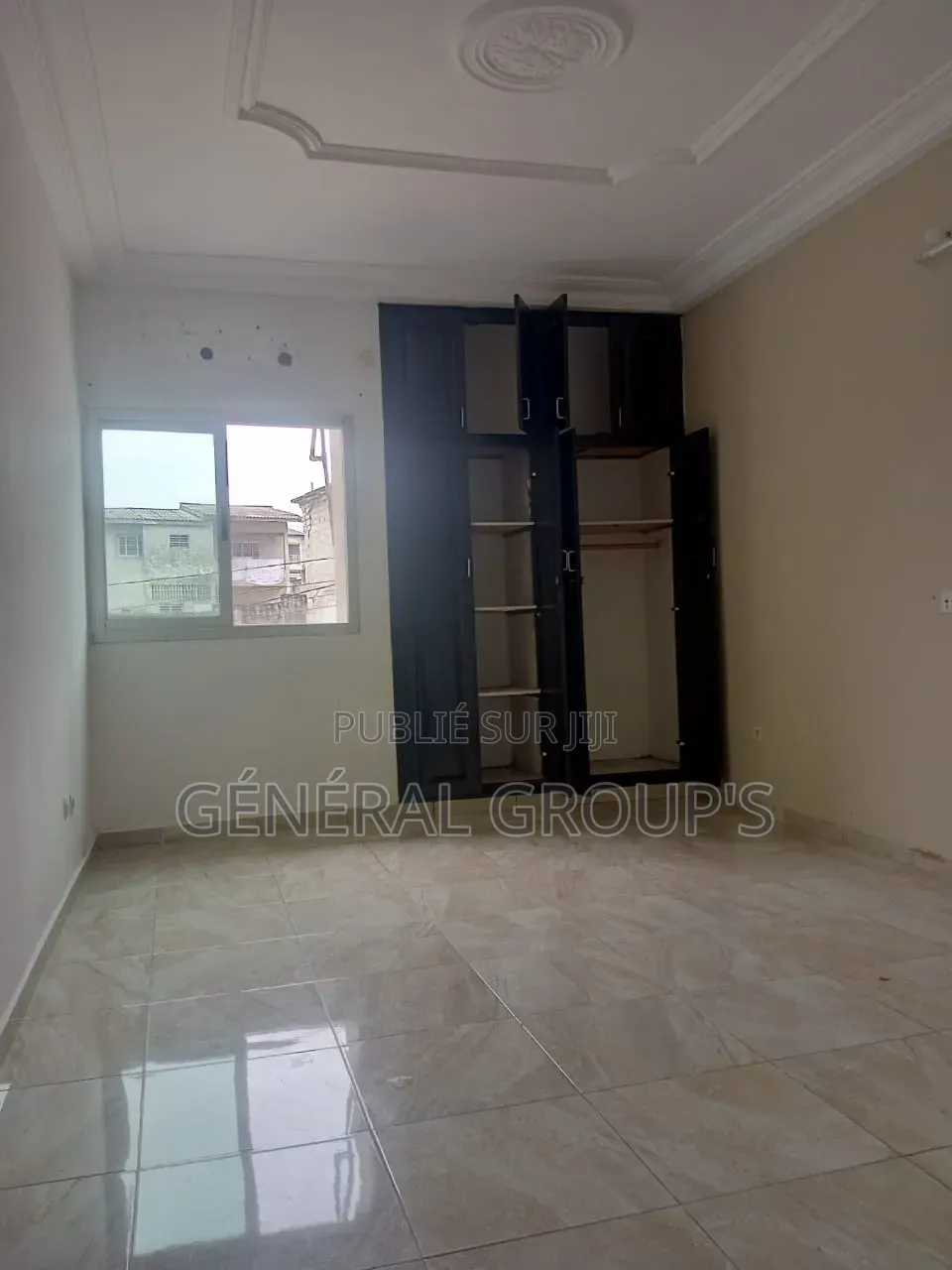 2chbre Appartement dans Boga Hugues, Cocody à Louer
