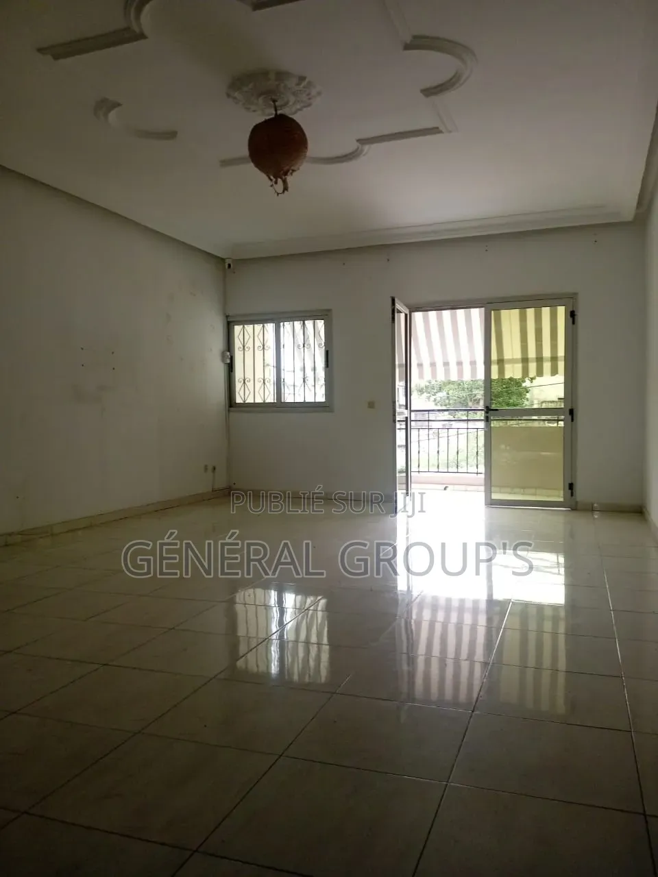 2chbre Appartement dans Boga Hugues, Cocody à Louer