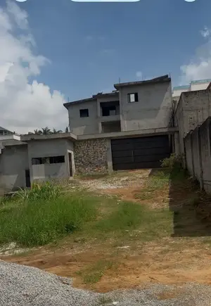 5chbre Duplex Dans Cocody À Vendre