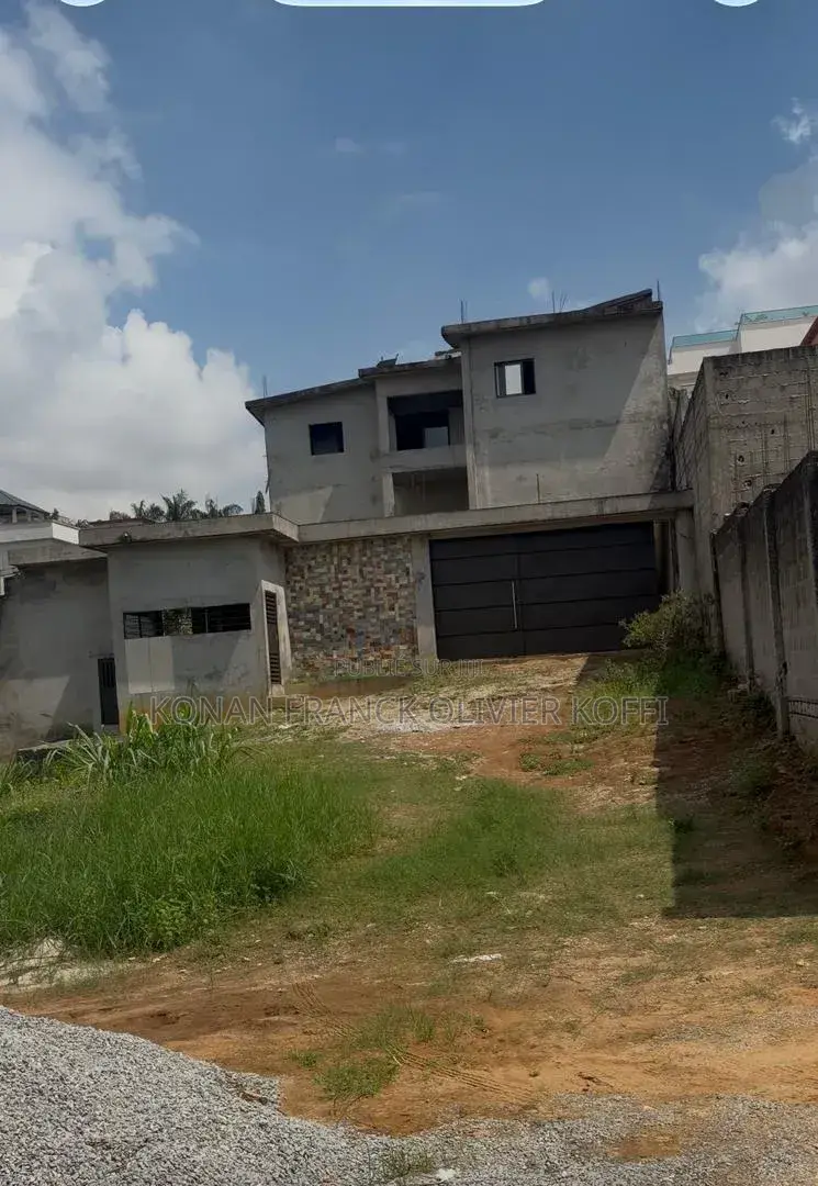 5chbre Duplex Dans Cocody À Vendre