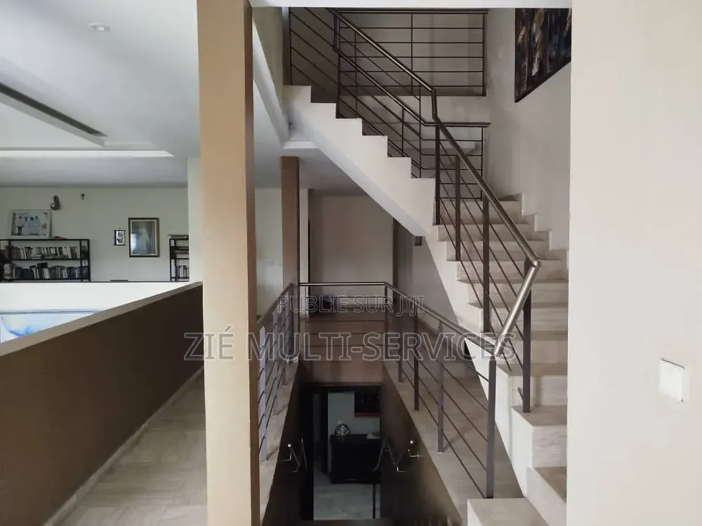 Meublé 12chbre Duplex dans Zié Multi-Services, Cocody à Vendre