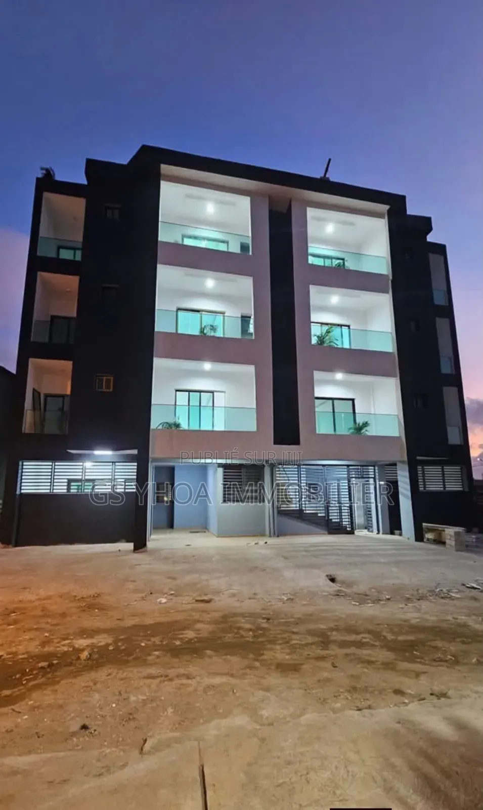 20chbre Blocs d'appartements dans Cocody à Vendre