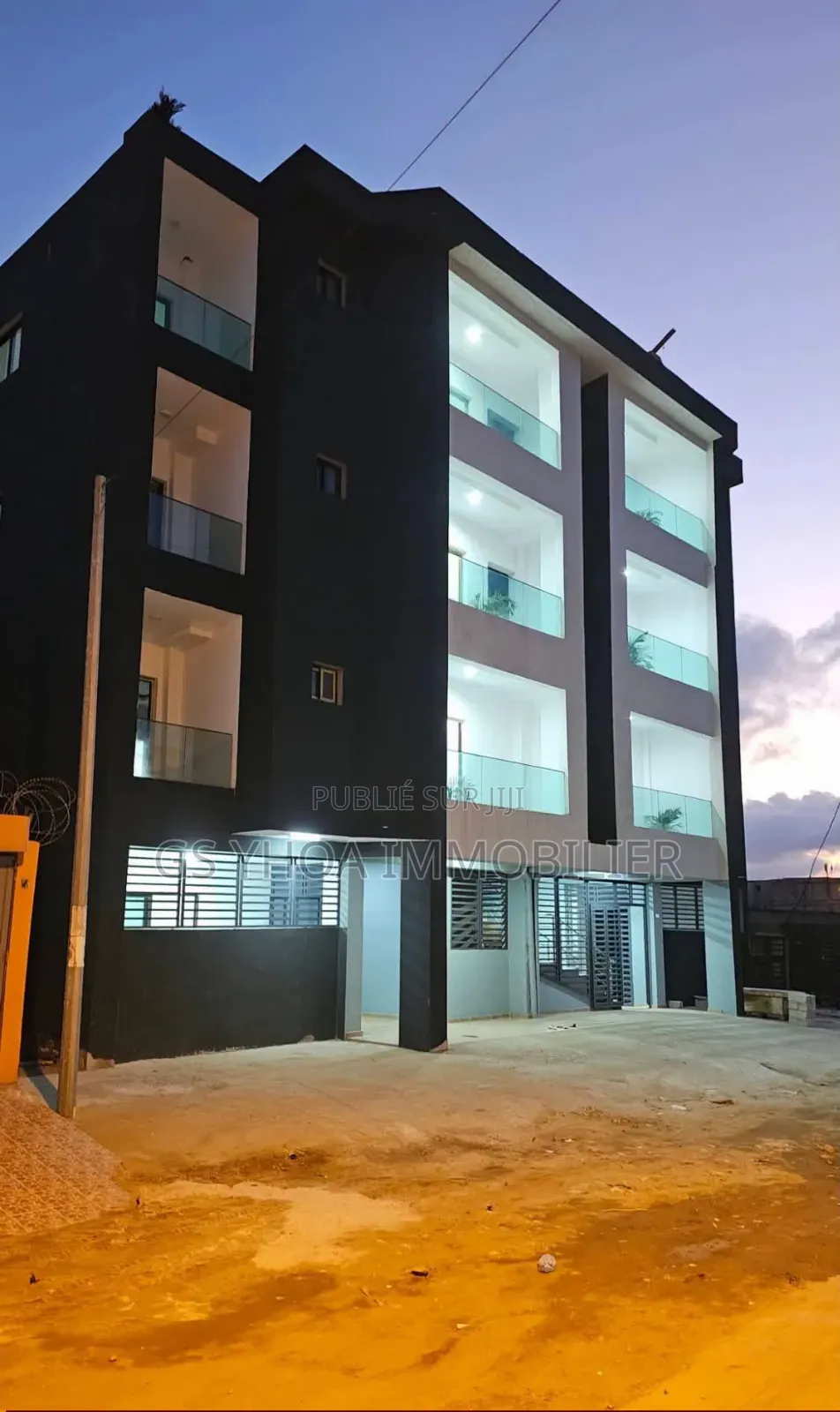 20chbre Blocs d'appartements dans Cocody à Vendre