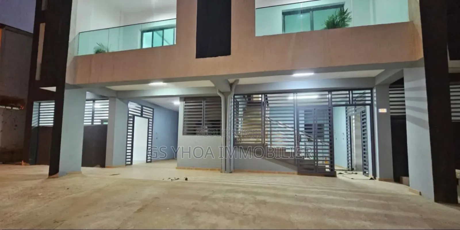20chbre Blocs d'appartements dans Cocody à Vendre